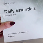 Daily Essentials Box unboxing vitameenat